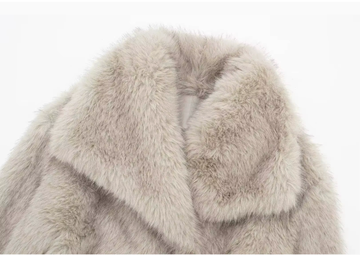 Manteau Fausse Fourrure VOLTHEA | Élégant & Street Chic Hiver