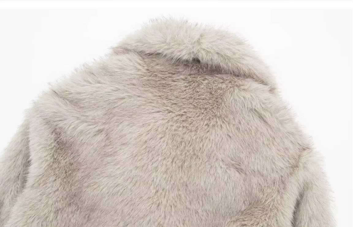 Manteau Fausse Fourrure VOLTHEA | Élégant & Street Chic Hiver